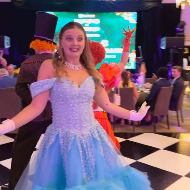 The magical world of Wonderland! A custom performance to finish the evening! We had a blast bringing these iconic characters to life! Thank you to our client for trusting us to bring your vision to life!
Choreography @georgeabsi
Video @i_hutt
#tdcsimplythebest #eventprofs #evententertainment #aliceinwonderland #corporateevents