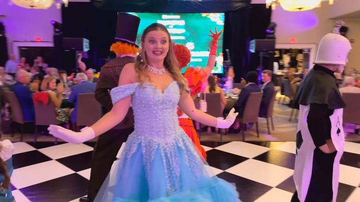 The magical world of Wonderland! A custom performance to finish the evening! We had a blast bringing these iconic characters to life! Thank you to our client for trusting us to bring your vision to life!
Choreography @georgeabsi
Video @i_hutt
#tdcsimplythebest #eventprofs #evententertainment #aliceinwonderland #corporateevents
